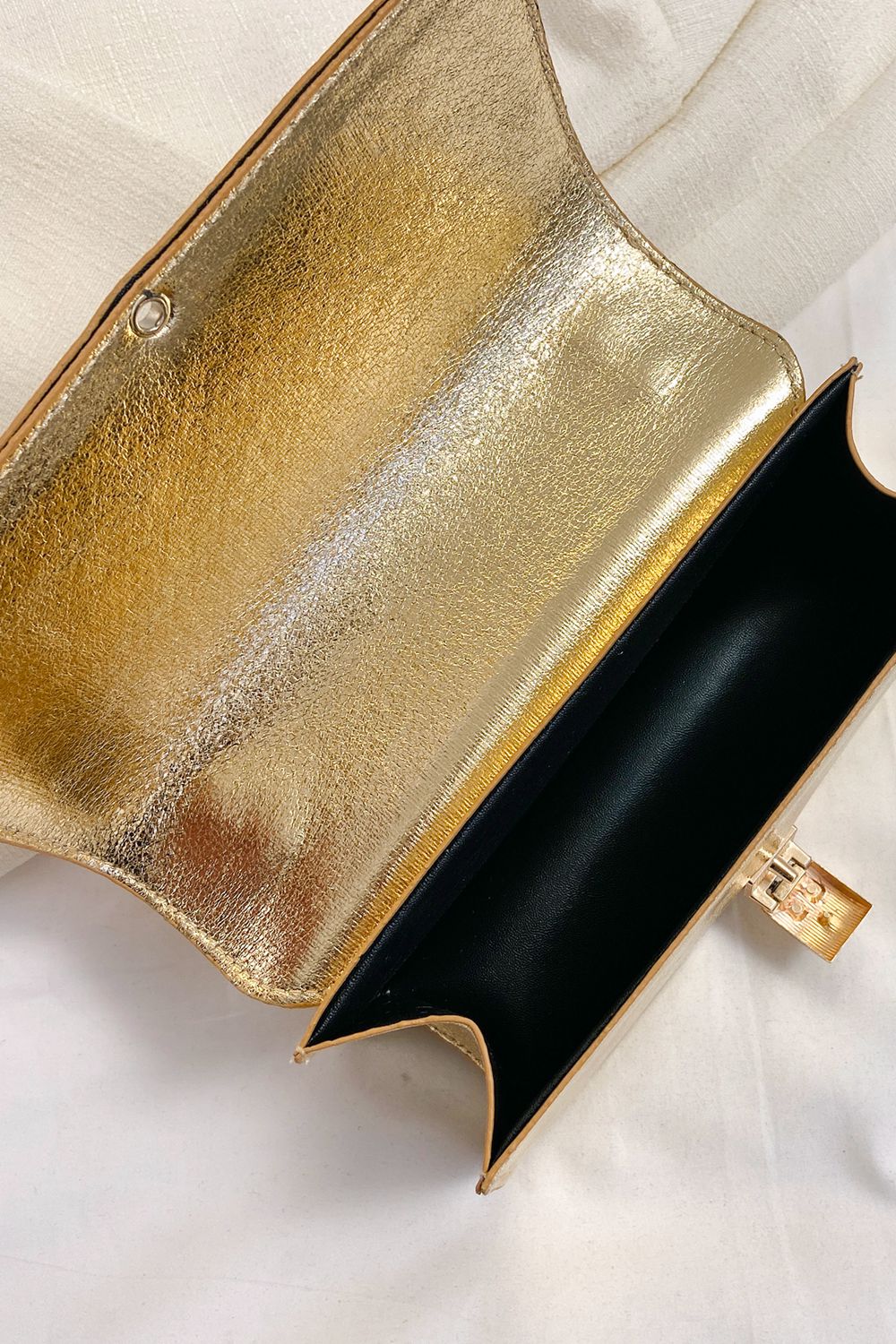 Pretty Gowrl Crossbody